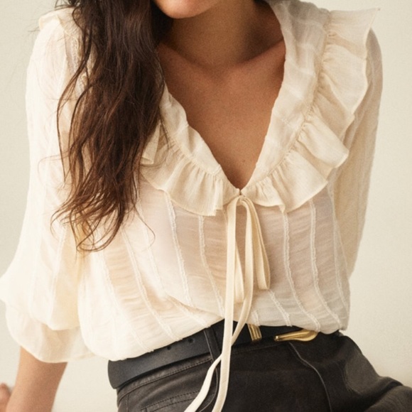 Zara Tops - Ruffled blouse